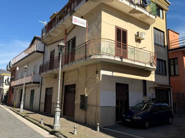 Palazzo in vendita a Avella, Campania
