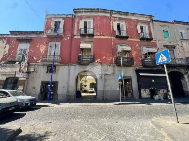 Palazzo in vendita a Giugliano In Campania, Campania