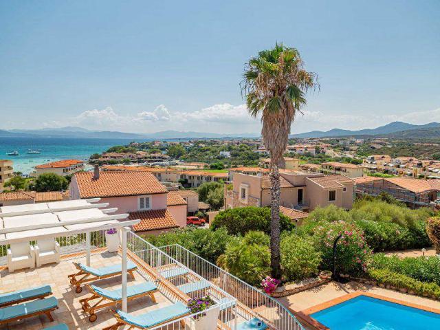 Palazzo in vendita a Baia Caddinas, Golfo Aranci