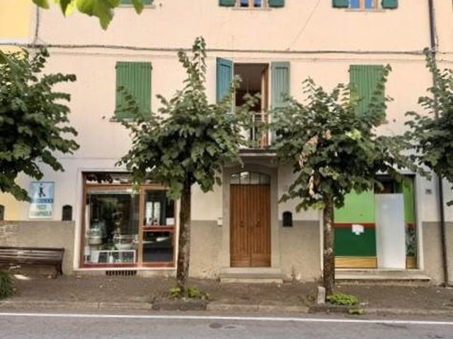 Palazzo in vendita a Villaggio Europa, Lizzano in Belvedere