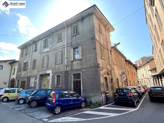 Palazzo in vendita a Meda, Lombardia