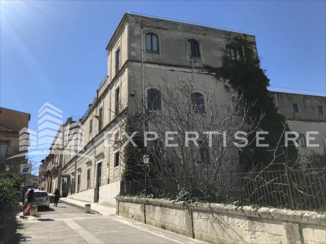 Palazzo in vendita a Ragusa, Cappuccini