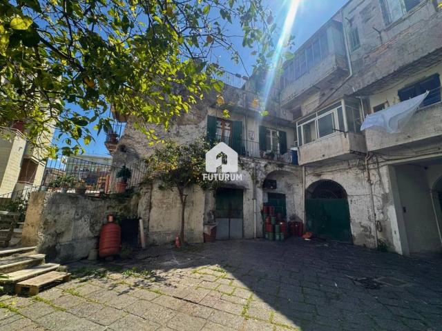 Palazzo in vendita a Sant'anastasia, Campania