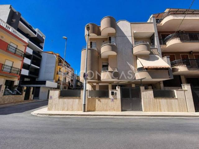 Palazzo in vendita a Puglia, Barletta-andria-trani
