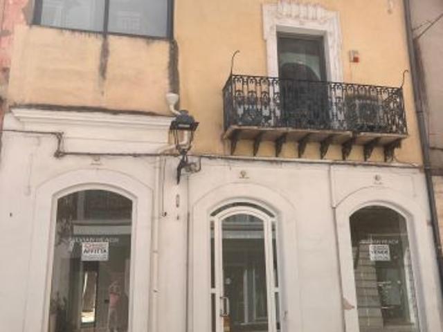Palazzo in vendita a Vittoria, Ragusa