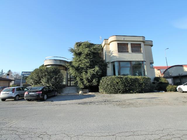 Palazzo in vendita a Carate Brianza, Lombardia