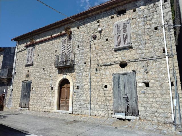 Palazzo in vendita a Roccagloriosa, Salerno