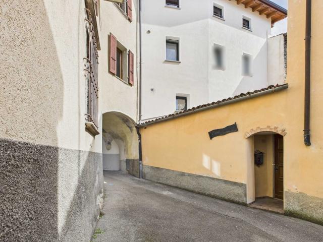 Mehrfamilienhaus kaufen in Curio, Tessin