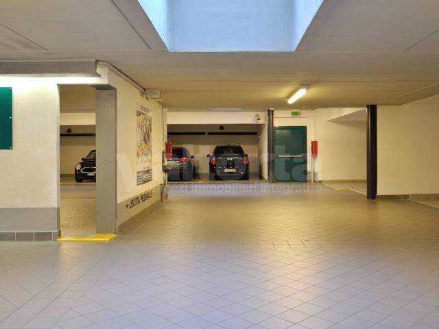 Palazzo in vendita a Centro, Monza
