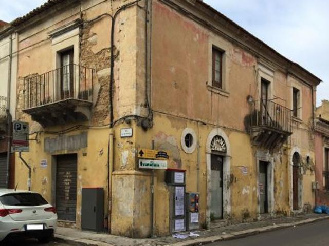 Palazzo in vendita a Vittoria