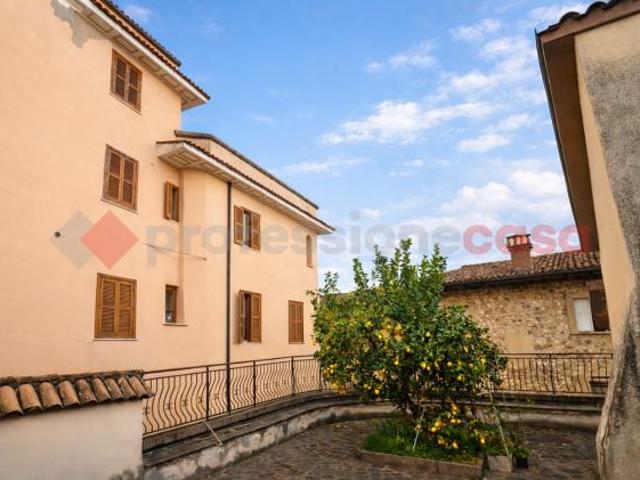 Palazzo in vendita a Alatri, Lazio