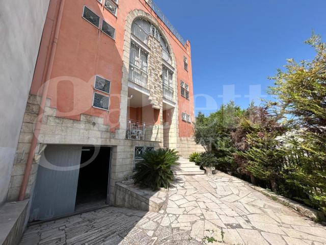 Palazzo in vendita a Puglia, Barletta-andria-trani