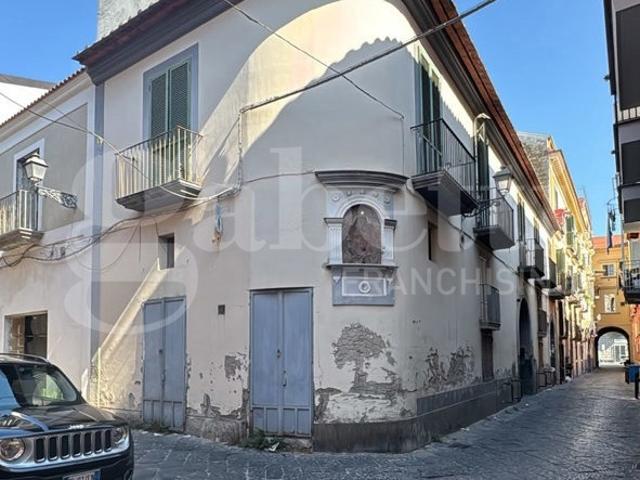 Palazzo in vendita a Rione Savignano, Aversa