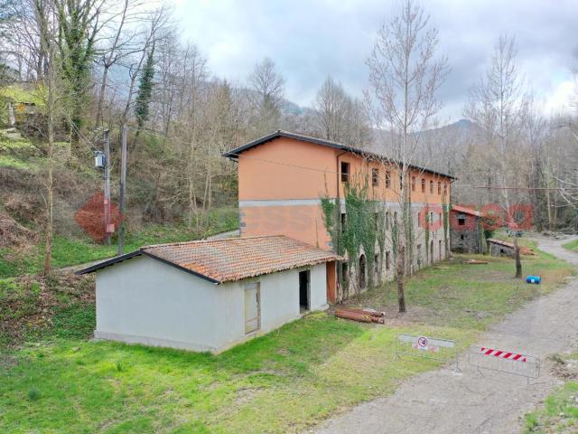 Palazzo in vendita a Unione Comuni Garfagnana, Camporgiano