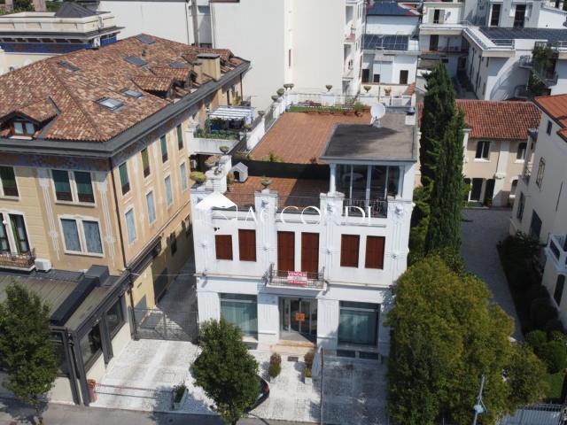 Palazzo in vendita a Pilastroni, Bassano Del Grappa