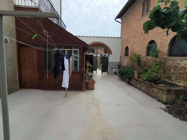 Palazzo in vendita a Ponte a Tressa, Monteroni D'arbia