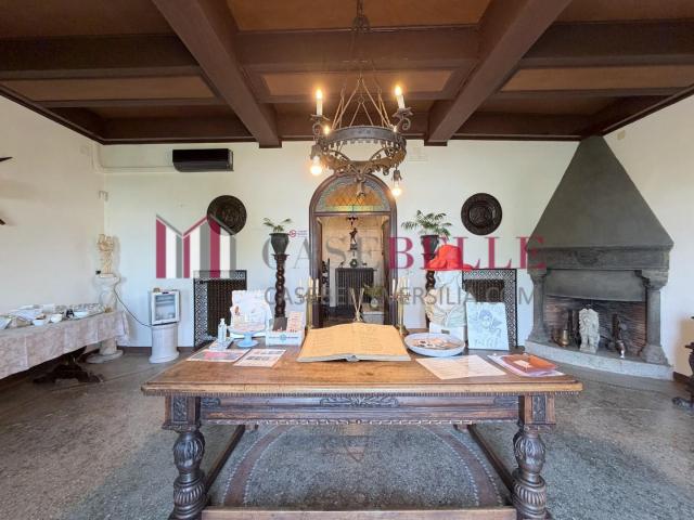 Palazzo in vendita a Camaiore, Toscana