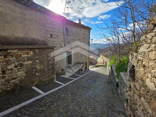 Palazzo in vendita a Castelbottaccio, Molise