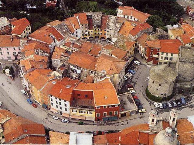 Palazzo in vendita a Bertignane, Varese Ligure