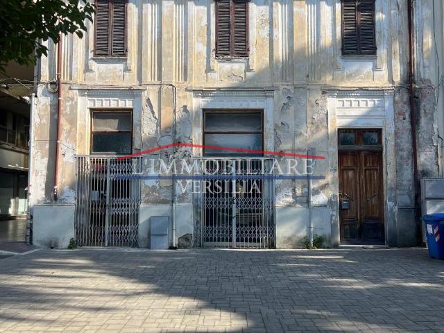 Palazzo in vendita a San Carlo, Marina Di Massa