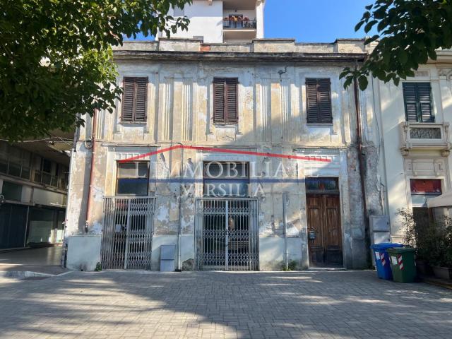 Palazzo in vendita a San Carlo, Marina Di Massa
