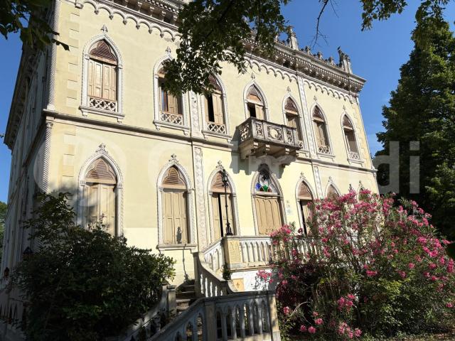 Palazzo in vendita a Abano Terme Bagni, Veneto