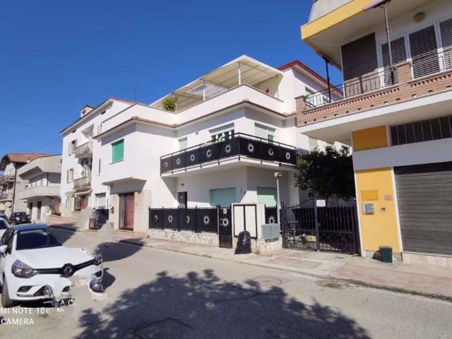 Palazzo in vendita a Unione dei Comuni della Val Vibrata, Alba Adriatica