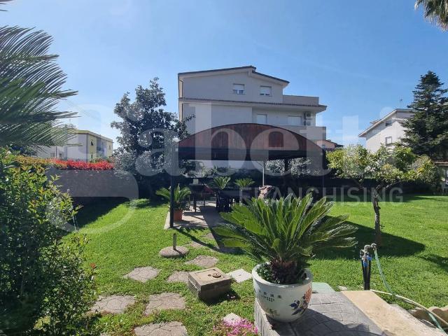 Palazzo in vendita a Gattone, Aprilia