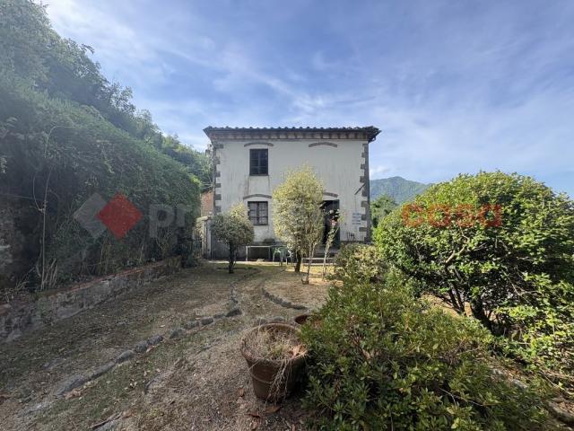 Palazzo in vendita a Ponte della Maddalena, Borgo a Mozzano