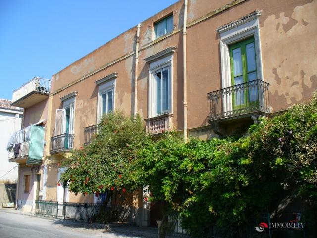 Palazzo in vendita a Calabria, Reggio Calabria