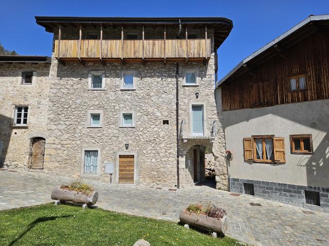 Palazzo in vendita a Comunità Montana della Valle Brembana, Bracca