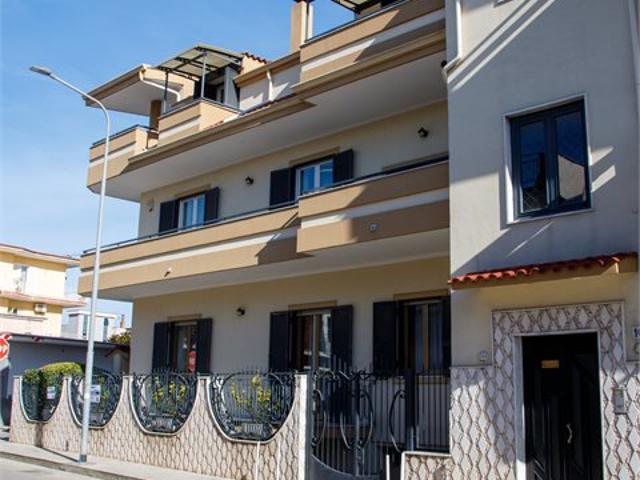 Palazzo in vendita a Caivano, Campania