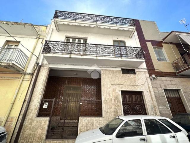 Palazzo in vendita a Puglia, Barletta-andria-trani