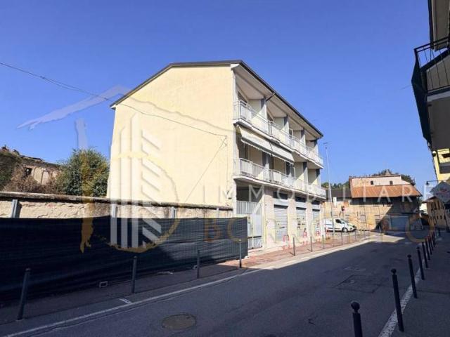Palazzo in vendita a Caponago, Monza e della Brianza