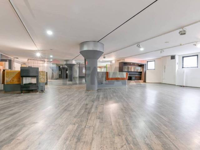 Palazzo in vendita a Zona Industriale Nord, Cernusco sul Naviglio