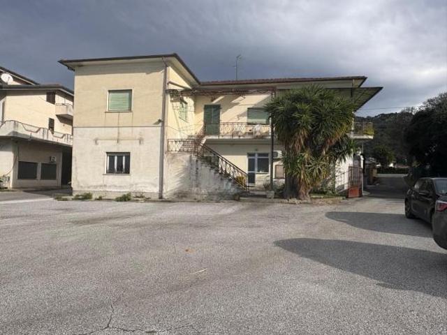 Palazzo in vendita a Montignoso, Toscana