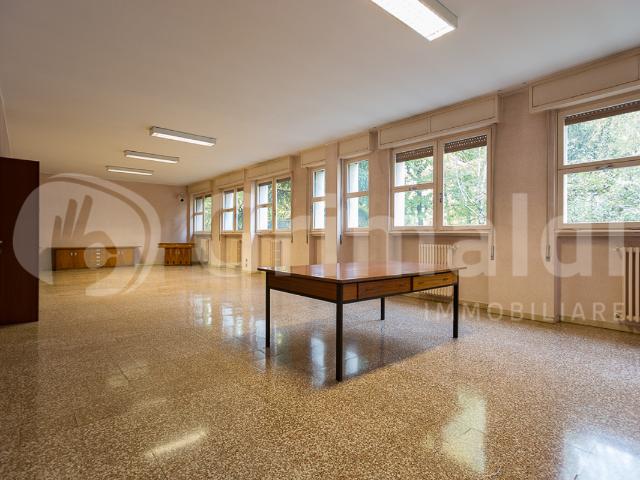 Palazzo in vendita a Crocetta, Cinisello Balsamo