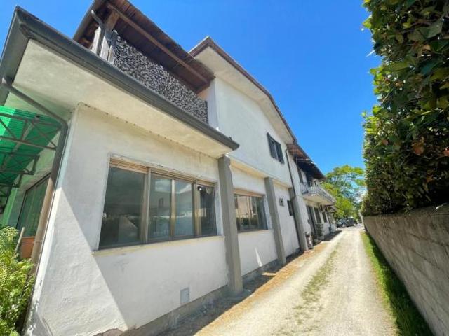 Palazzo in vendita a Montignoso, Toscana