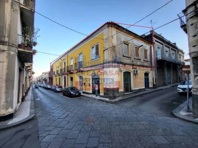 Palazzo in vendita a Giarre, Sicilia