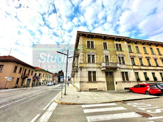 Palazzo in vendita a Brugazzo, Giussano