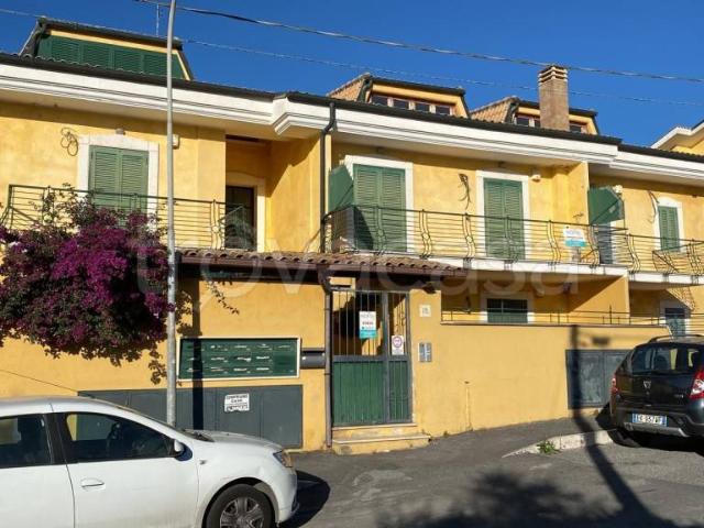 Palazzo in vendita a Guidonia Montecelio, Roma Capitale