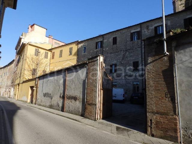 Palazzo in vendita a Marche, Ancona