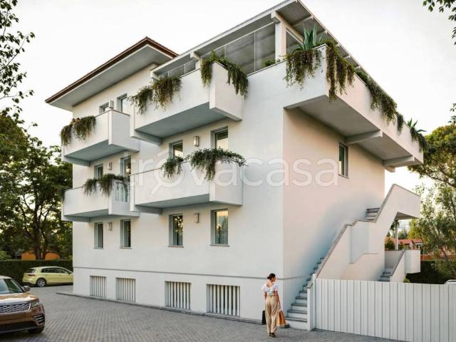 Palazzo in vendita a Marina di Massa, Marina Di Massa