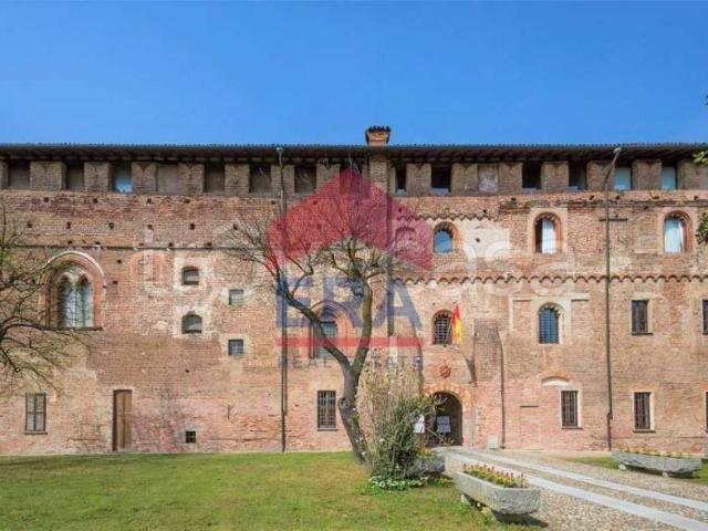 Palazzo in vendita a Lacchiarella, Milano
