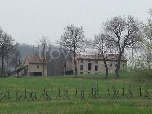 Palazzo in vendita a Vezzano sul Crostolo, Reggio nell'Emilia