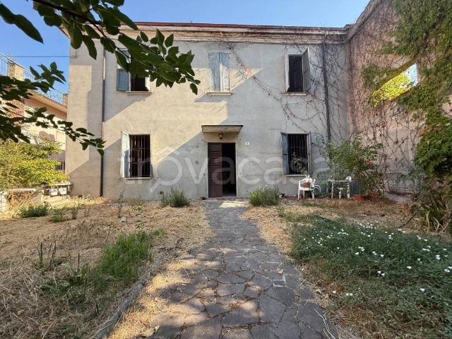 Palazzo in vendita a Basilicagoiano, Montechiarugolo