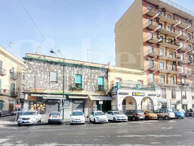 Palazzo in vendita a Coroglio, Campania