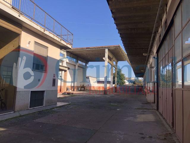 Palazzo in vendita a Locate Triulzi, Lombardia