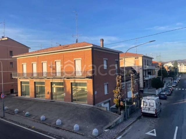 Palazzo in vendita a Unione dei comuni del Distretto Ceramico, Sassuolo