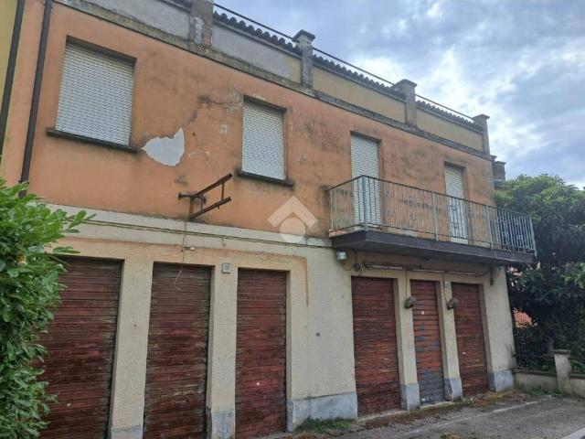Palazzo in vendita a Montebolone, Pavia